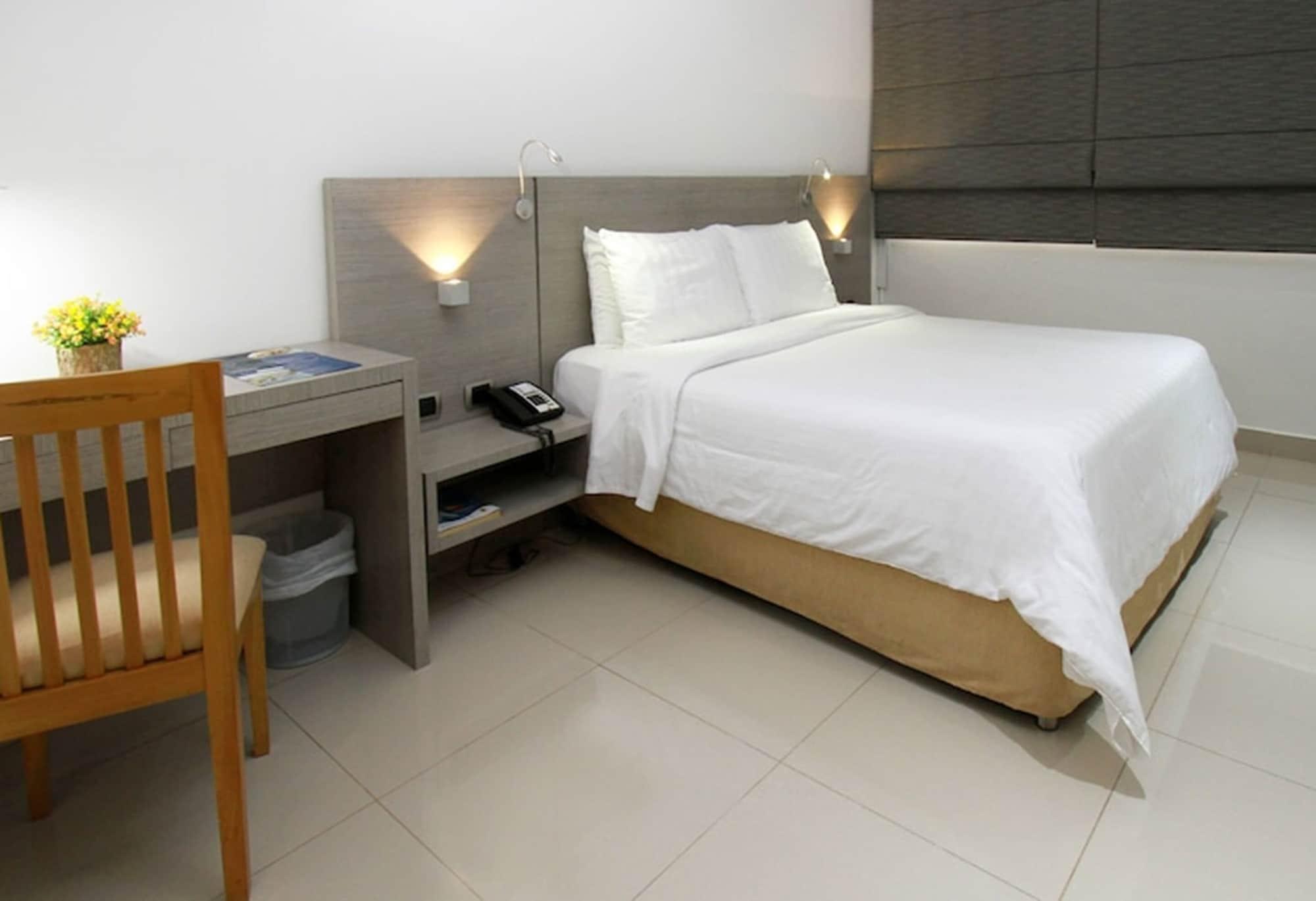 Hotel Barranquilla Plaza Exterior photo A room at the hotel