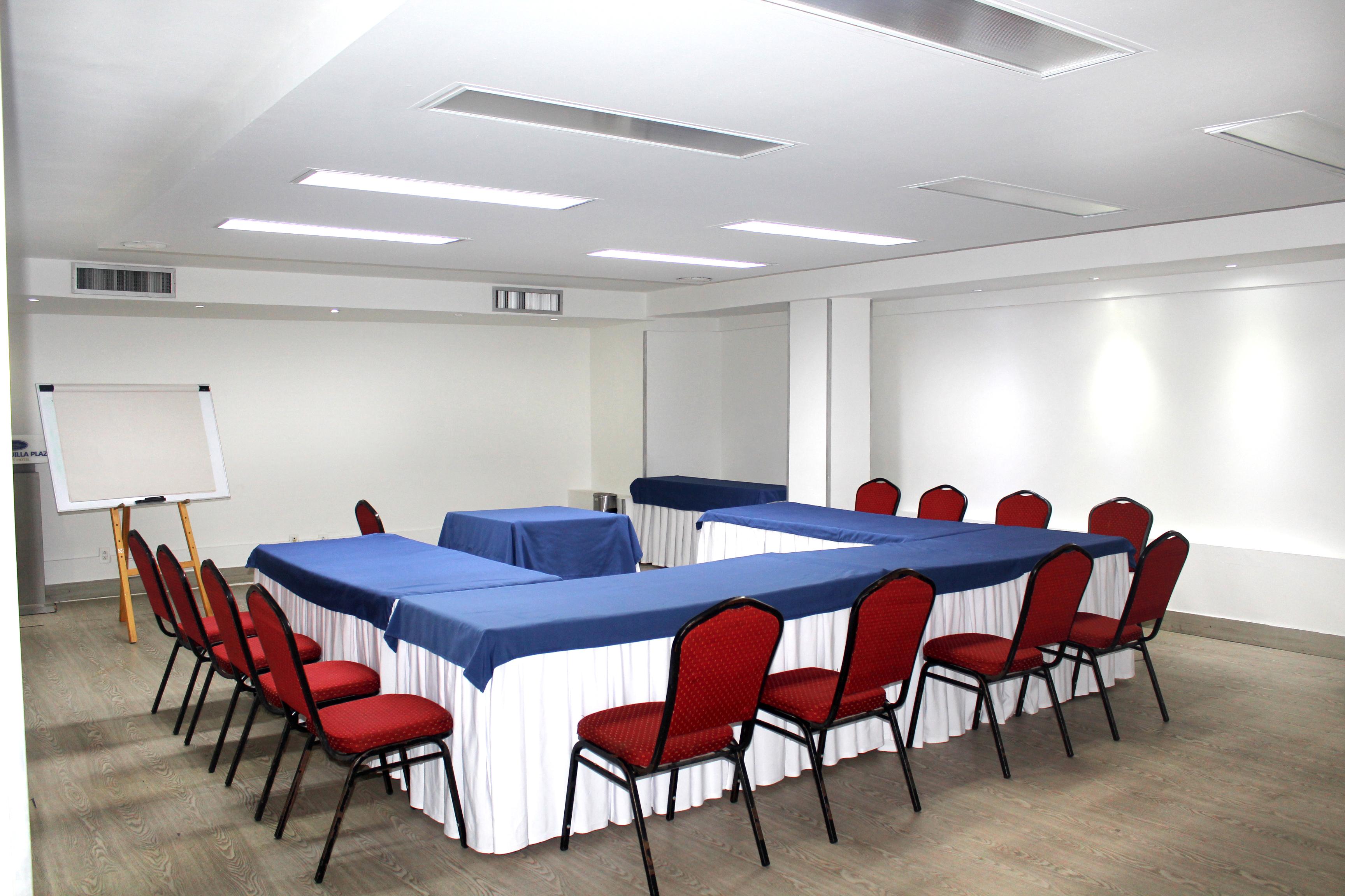 Hotel Barranquilla Plaza Exterior photo A conference room