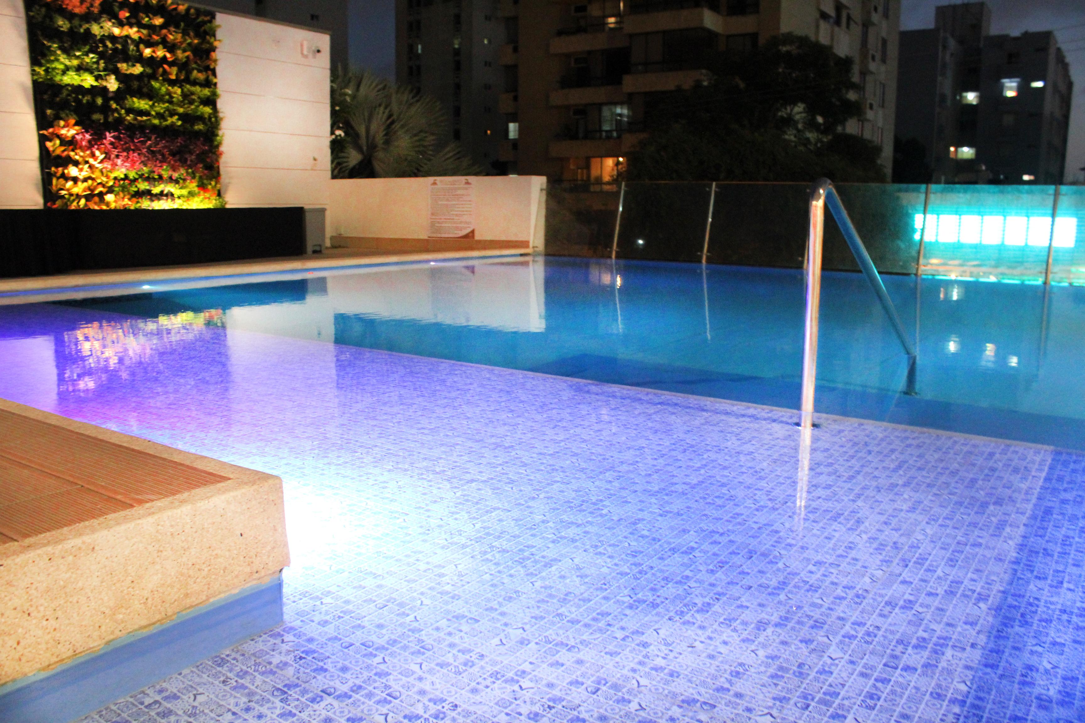 Hotel Barranquilla Plaza Exterior photo Infinity pool at night