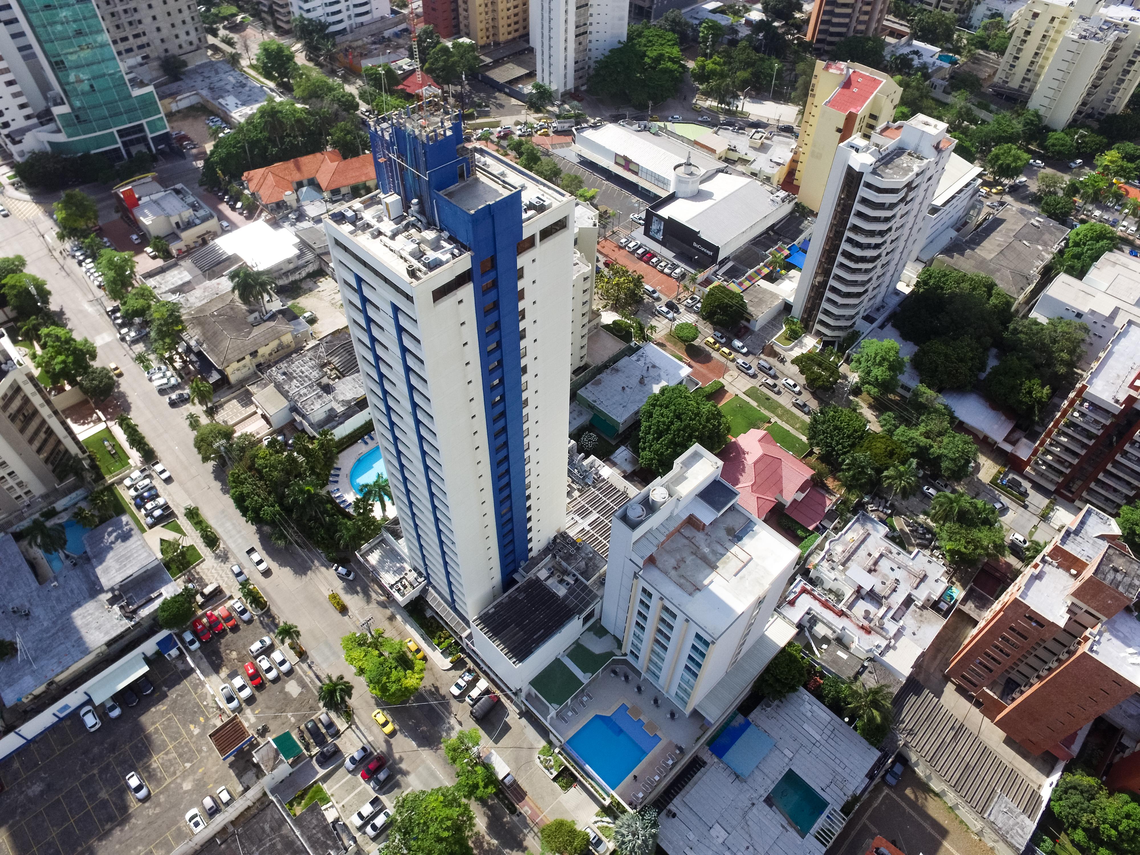 Hotel Barranquilla Plaza Exterior photo Aerial view of the hotel