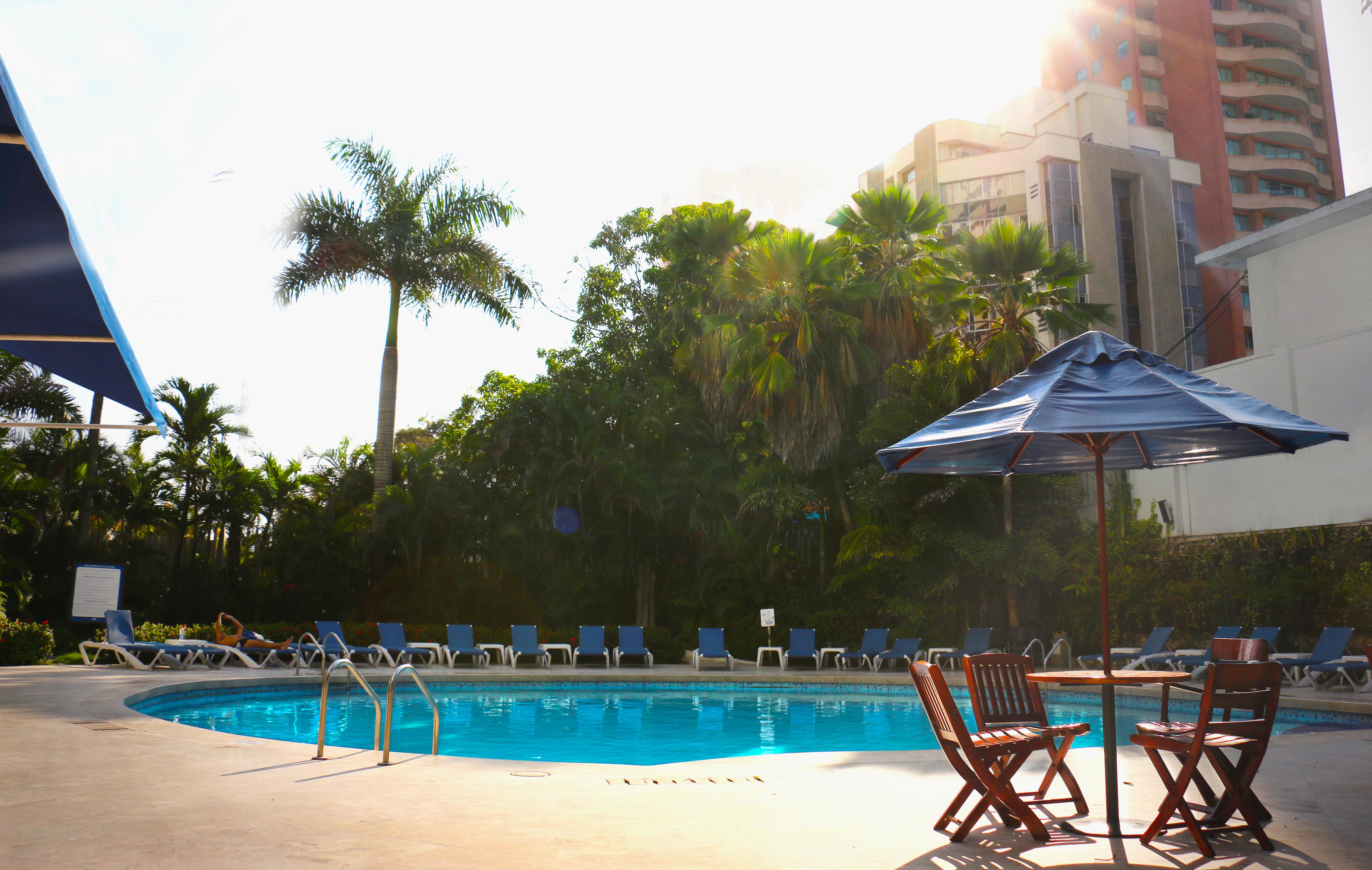 Hotel Barranquilla Plaza Exterior photo Swimming pool
