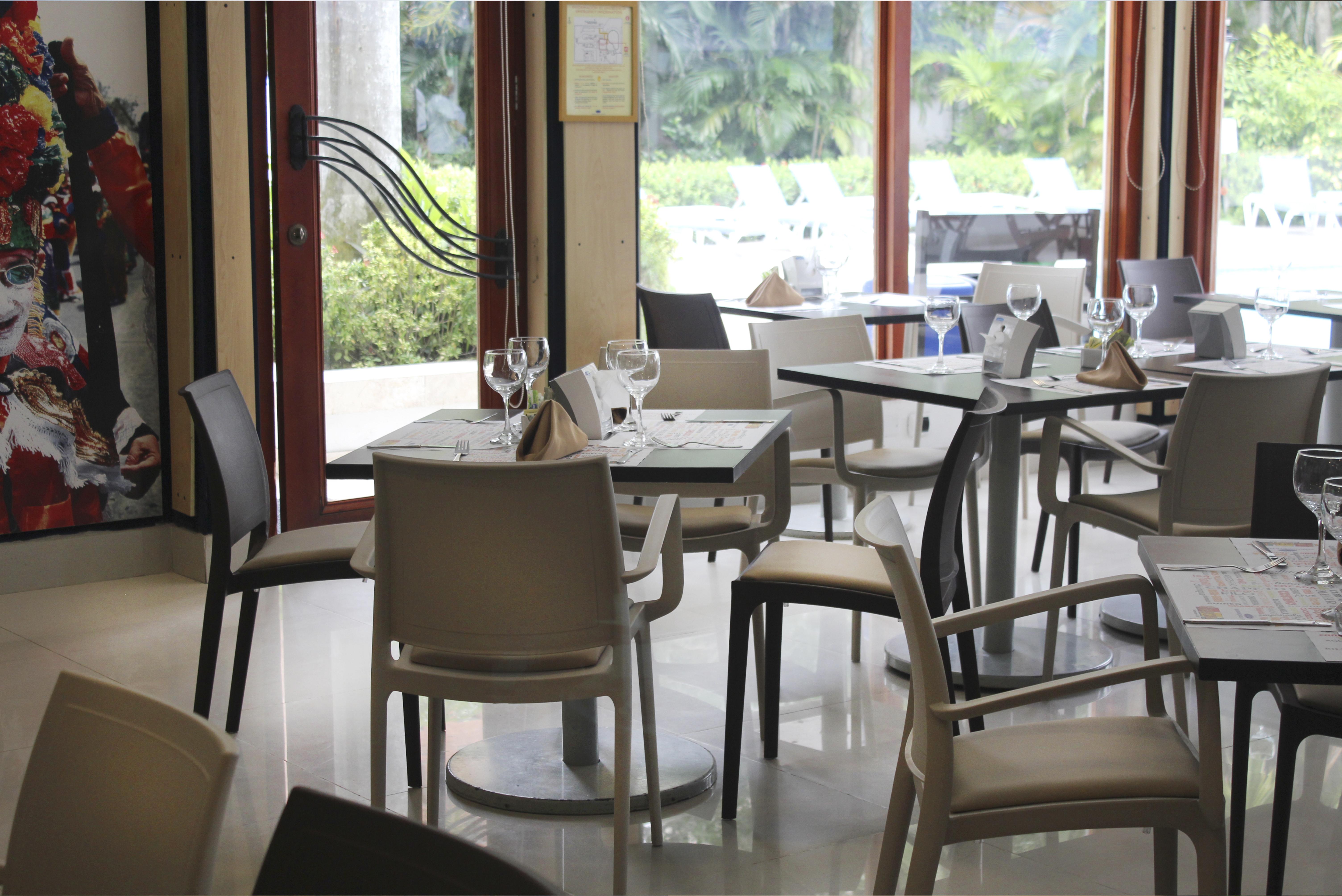 Hotel Barranquilla Plaza Exterior photo Restaurant