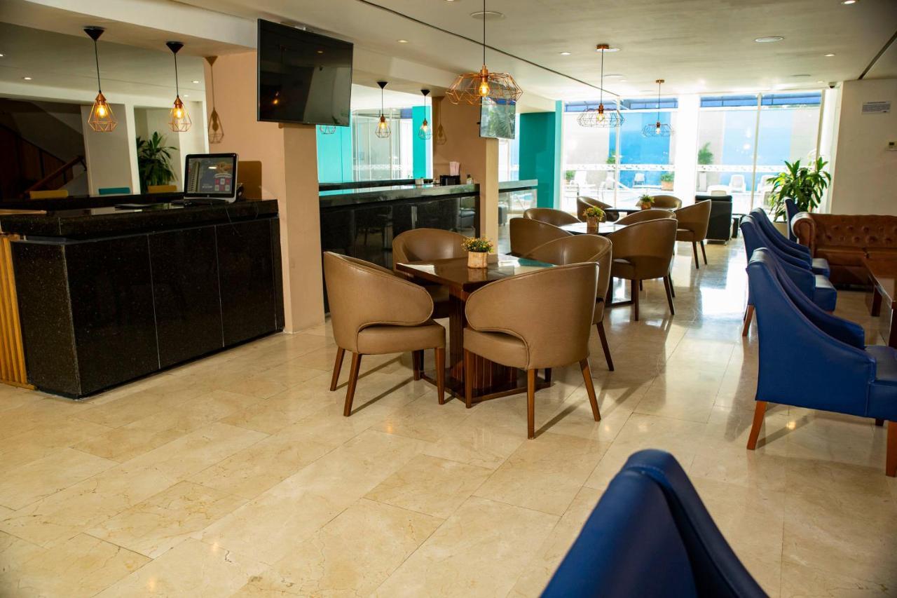Hotel Barranquilla Plaza Exterior photo The lounge at the airport
