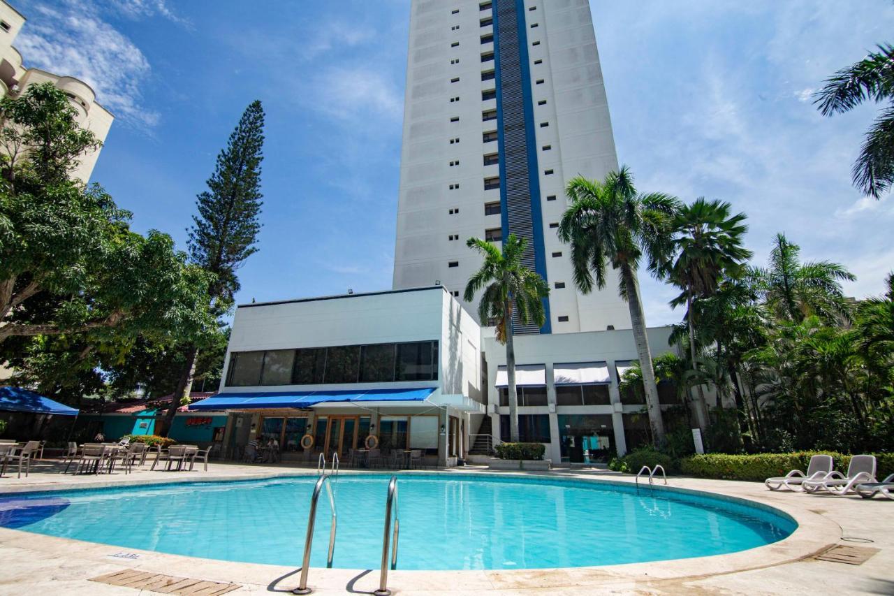 Hotel Barranquilla Plaza Exterior photo Swimming pool