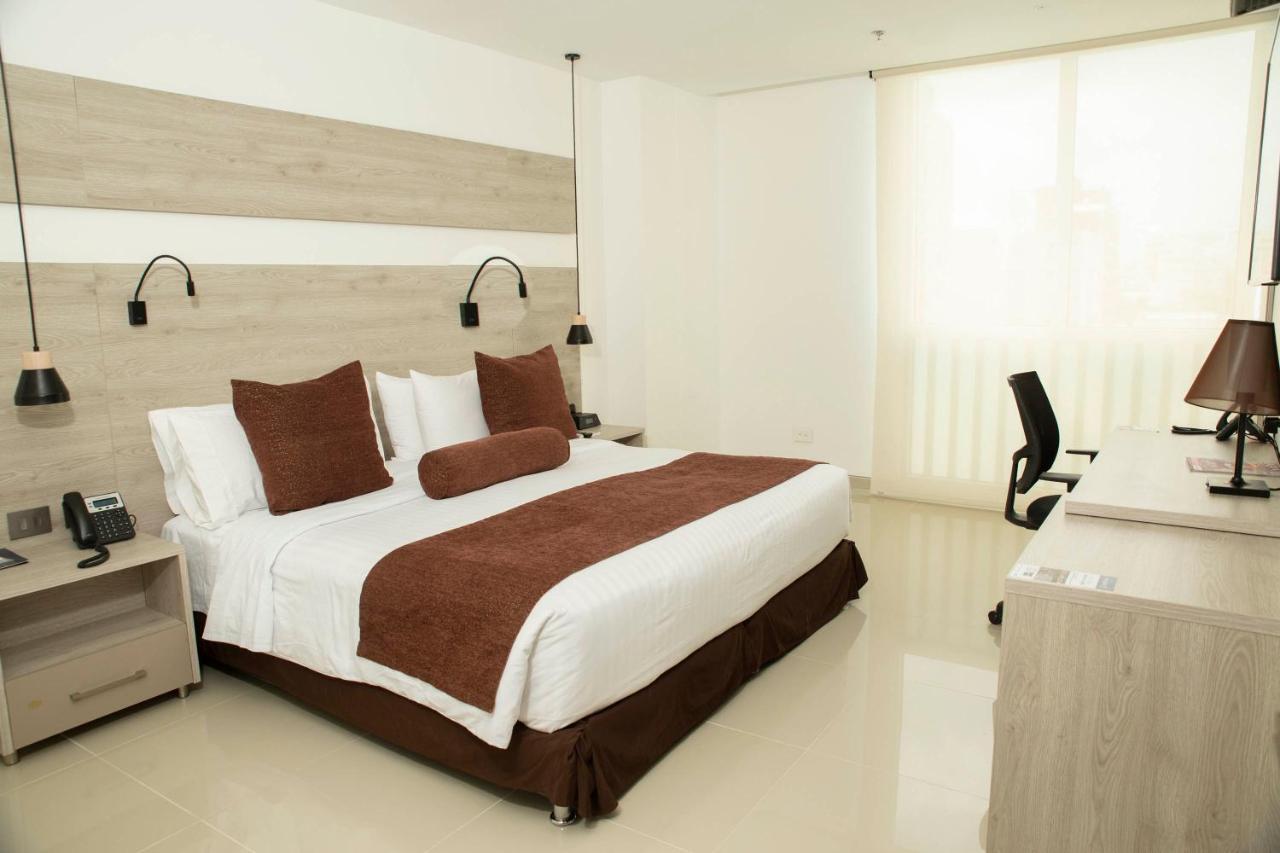 Hotel Barranquilla Plaza Exterior photo A bedroom at the hotel