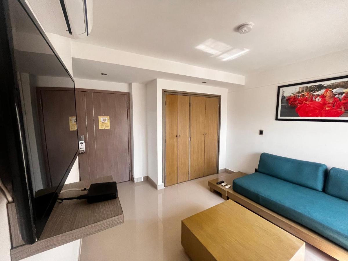 Hotel Barranquilla Plaza Exterior photo A room at the hotel