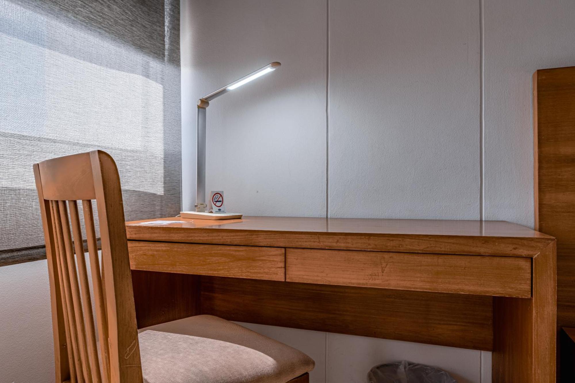 Hotel Barranquilla Plaza Exterior photo A desk lamp