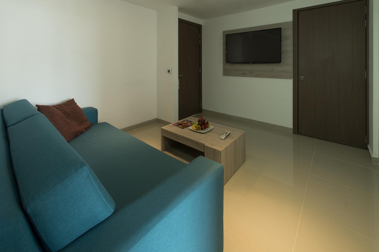 Hotel Barranquilla Plaza Exterior photo A living room in a suite at the hotel